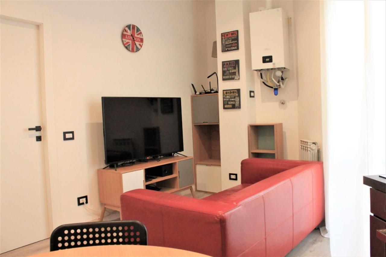 2Bedrooms 4Beds Minimum 3 Days -Thetechflat- Red Metro Sesto Marelli San Babila Duomo Fiera - For Professionals And Remote Workers 32Inch Monitor And Desks - No City Tax Requird -Dishwasher Sesto San Giovanni Exteriör bild